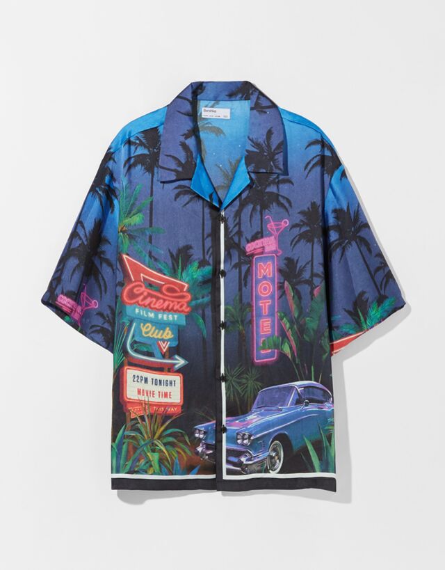 Camisa manga corta boxy fit efecto satinado print