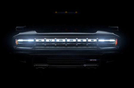Es oficial: vuelve el Hummer, el rey de todos los excesos, y lo hace ahora como una pick-up eléctrica