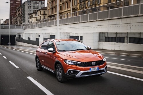 Probamos el Fiat Tipo Cross, la versión campera de uno de los compactos más baratos del mercado