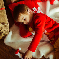 Por qué algunos niños sienten tristeza en Navidad: claves psicológicas que pocas familias conocen 