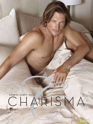 Gabriel Aubry hazme un huequito en tu cama