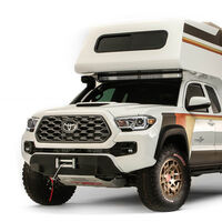 El Toyota Tacoma 'Tacozilla' es una pick-up camper todoterreno de estilo retro con baño, ducha y cocina