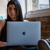 La Generación Z crea una etiqueta de "minimalismo profesional": se van a su hora, no quieren ascensos y sólo hacen lo que fueron contratados para hacer