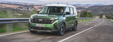 Probamos el Ford Tourneo: un coche familiar práctico y barato que me compraría antes que un SUV, ahora que casi no quedan monovolúmenes