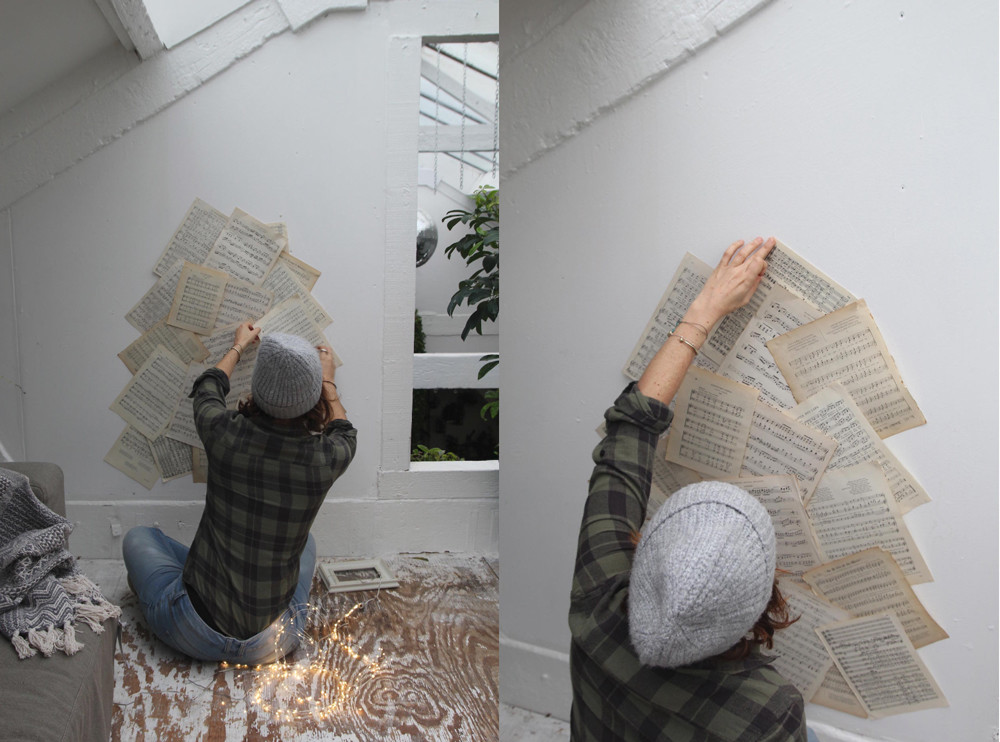 Un árbol de Navidad romántico y original hecho con partituras musicales