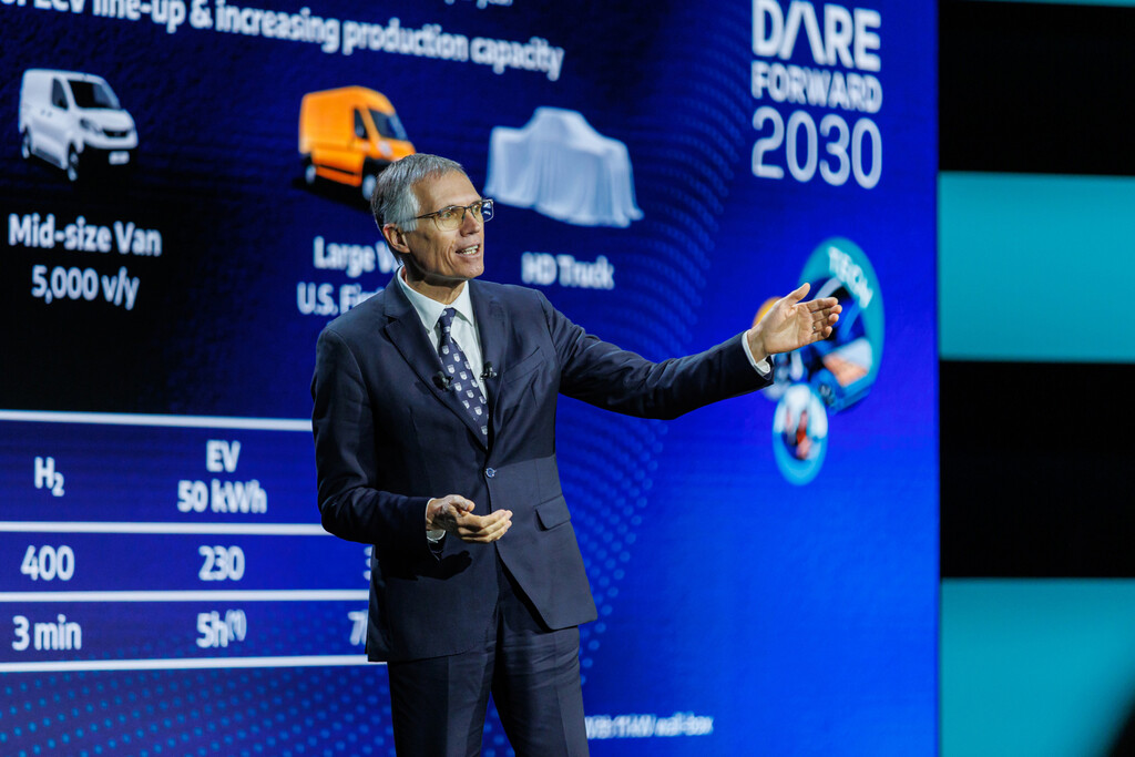 Stellantis tiene claro que no podemos producir los coches que compramos. Su receta: despidos y deslocalización  