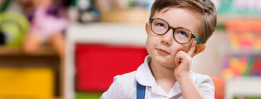 Jugar a profesores y alumnos: los nueve grandes beneficios para los niños de este divertido juego simbólico 