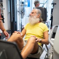 Rubén Río, entrenador personal, sobre la pérdida de masa muscular después de los 40: "no sirve de nada levantar mancuernas de dos kilos para siempre"