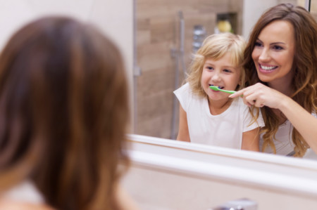 Casi la mitad de los niños no se cepillan bien los dientes