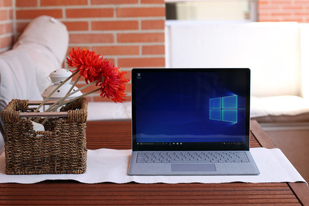 Un error en Windows 10 Spring 2018 Update está impidiendo a algunos usuarios acceder al escritorio de sus equipos