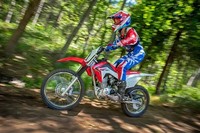 La Honda CRF125FB, la moto escuela para los peques del offroad