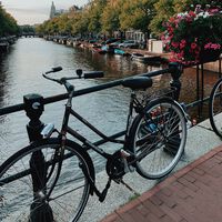 Esta primavera Decathlon rebaja la bicicleta eléctrica perfecta para recorrer la ciudad 