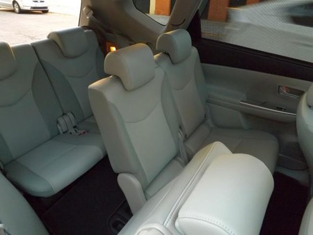 Toyota Prius+ interior cinco plazas traseras