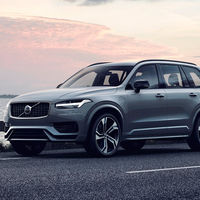 El Volvo XC90 se actualiza: más eficiencia para sus motores térmicos y más tecnología de seguridad