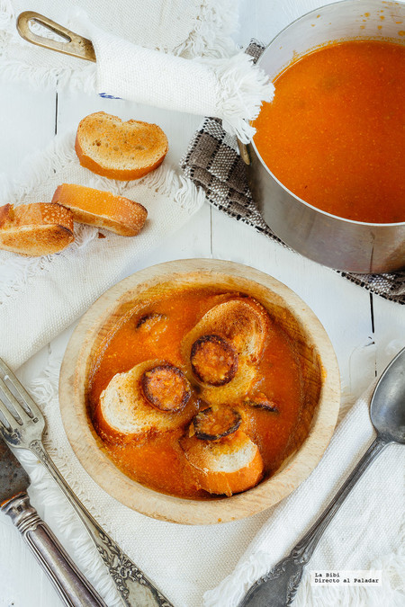 Crema de jitomate y chorizo. Receta de Otoño