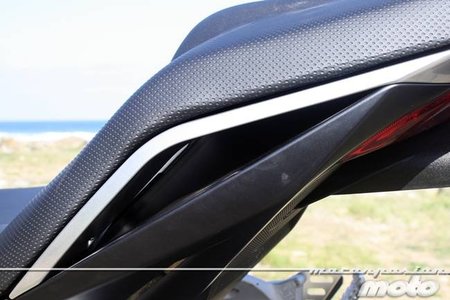 Aprilia Tuono V4 R APRC