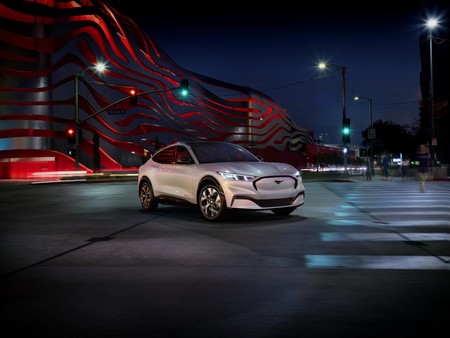 El Ford Mustang Mach-E es un SUV con genes de muscle car que promete más de 300 hp