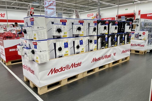 Sólo hoy, PS5 Slim recupera una de sus mejores ofertas tras la subida de precios: Aquí, rebajada y con 20 euros de saldo 