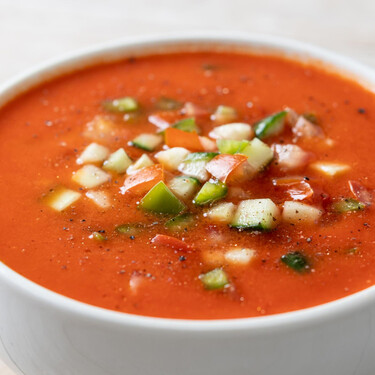 Sencilla, potente y práctica: así es la batidora por menos de 30 euros ideal para preparar delicioso gazpacho andaluz