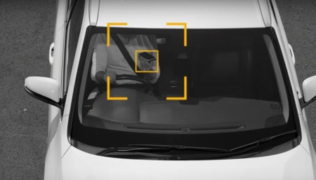 Imposible escapar de estos radares: Australia estrena un sistema pionero para detectar el uso del móvil al volante