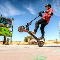 Un patinete eléctrico capaz de ir a 50 km/h ya no es un patinete: es una moto. En Toronto la lección cuesta multas de hasta 25.000 dólares