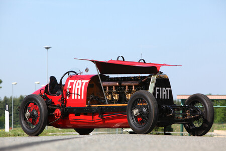 Em 1923, uma aberração demoníaca com motor de avião quebrou um recorde de velocidade, atingindo 235 km/h. O recorde foi anulado porque o veículo não tinha marcha a ré.