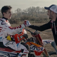 Alerta por infarto en HRC: Marc Márquez clava un backflip ante la mirada de Dany Torres (Inocentada)