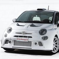 Este Cinquone Qatar es un Abarth 500 listo para circuito, con un interior a todo lujo