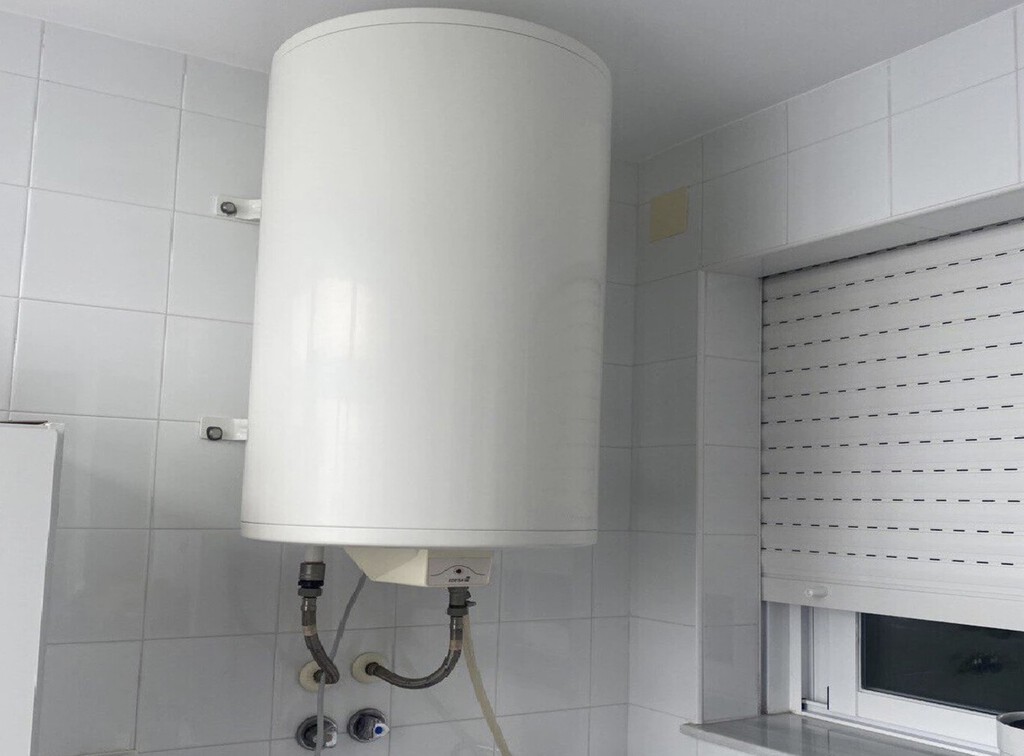 Ni Alexa ni WiFi: por qué para un termo potente es más seguro usar un programador mecánico de 4 euros