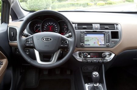 KIA-Rio-2011-43