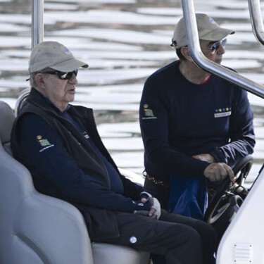 Juan Carlos vuelve a Sanxenxo y lanza un dardo: "No voy en silla de ruedas, podéis decir todas las mentiras que queráis"
