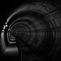 Las empresas tendrán que recorrer el túnel más largo del mundo hasta llegar al verano