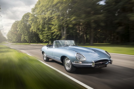 ¿Un E-Type 1968 con motor eléctrico? Jaguar acaba de crearlo y nos parece sensacional