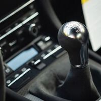 A Porsche está considerando uma ideia inusitada para tentar salvar a caixa de câmbio manual 