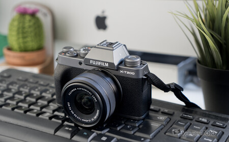 Fujifilm X-T200 análisis: una pequeña sin espejo para principiantes o quien busque sencillez y resultados sin complicaciones