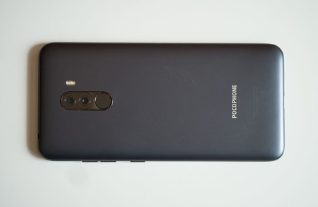 Pocophone F1 Trasera