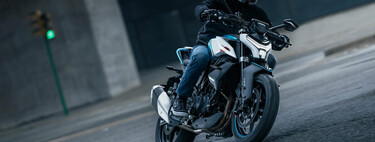 La CFMoto 450NK es una juguetona naked china para el carnet A2 por menos de 6.000 euros