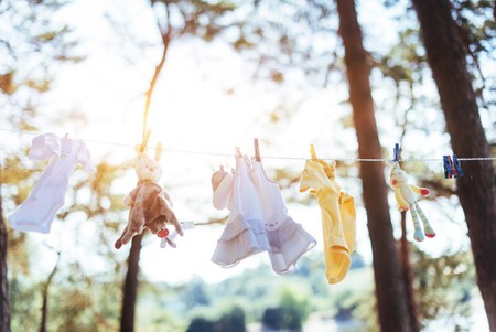 Siete trucos para cuidar la ropa si tenemos un bebé recién nacido