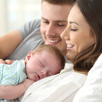 Así se reparten las bajas de paternidad y maternidad las familias españolas