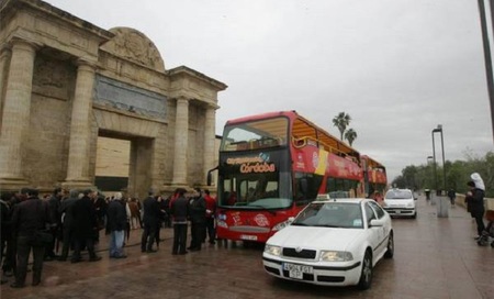Disfruta mañana gratis del nuevo bus turístico de Córdoba
