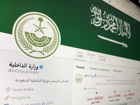 Sospechan que Arabia Saudí usó a un trabajador de Twitter para detectar cuentas de disidentes al régimen