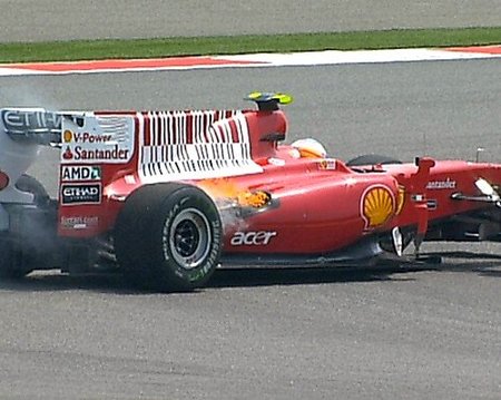 GP de China 2010: Segunda rotura de motor en Ferrari y el espectacular accidente de Sebastien Buemi en imágenes