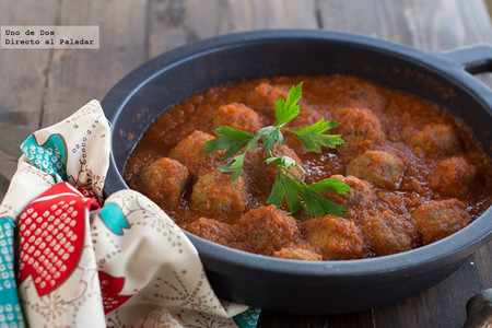 Albóndigas con salsa de tomate al azafrán. Receta