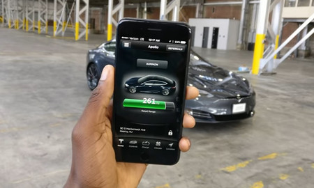 Si usas el smartphone para abrir tu Tesla, mejor lleva también la llave si no quieres quedarte tirado