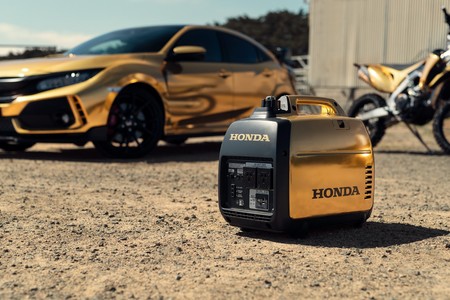Honda celebra sus 50 años en Australia pintando de dorado un NSX, un Type R... y hasta un cortacésped