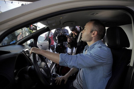 Andrés Iniesta es el nuevo embajador de la movilidad cero emisiones de Nissan