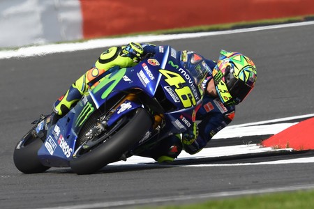 Valentino Rossi decidirá hoy si corre en MotorLand después de un chequeo médico