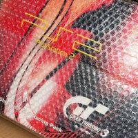 Tiene una PS2 edición especial que usa como adorno en su caja original desde 2001. Hoy, se pregunta "cuánto vale"