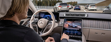 Tesla contra Mercedes-Benz: qué diferencia la conducción autónoma nivel 2 del Model S y la nivel 3 del Clase S