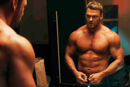 "Arruiné mi cuerpo": Alan Ritchson aumentó 14 kg y necesitó cirugía para su transformación en Reacher 